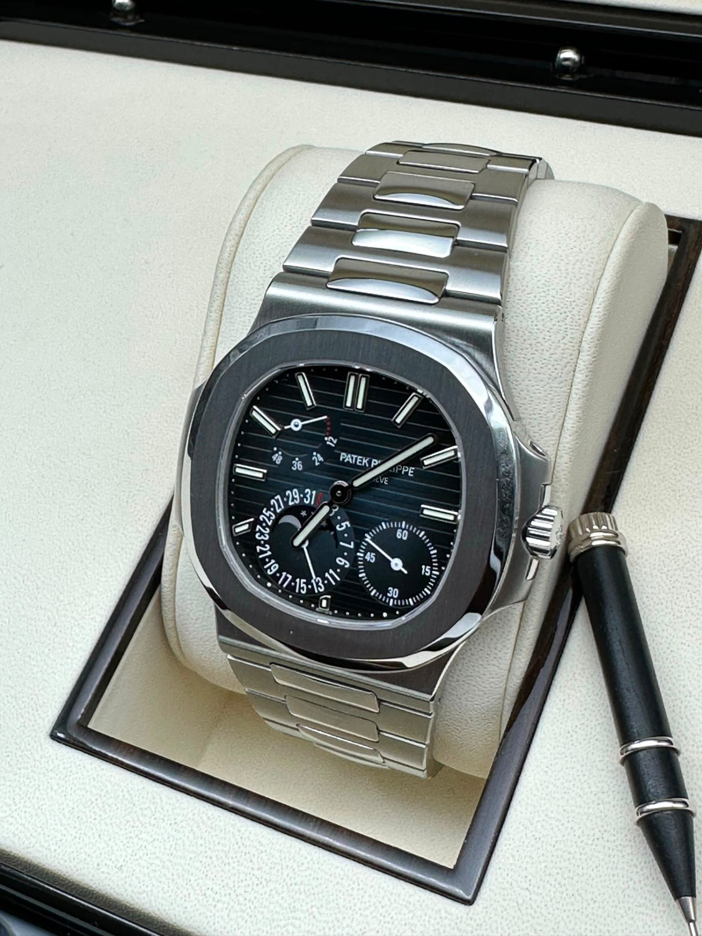 Patek Philippe Nautilus 5712/1A-001