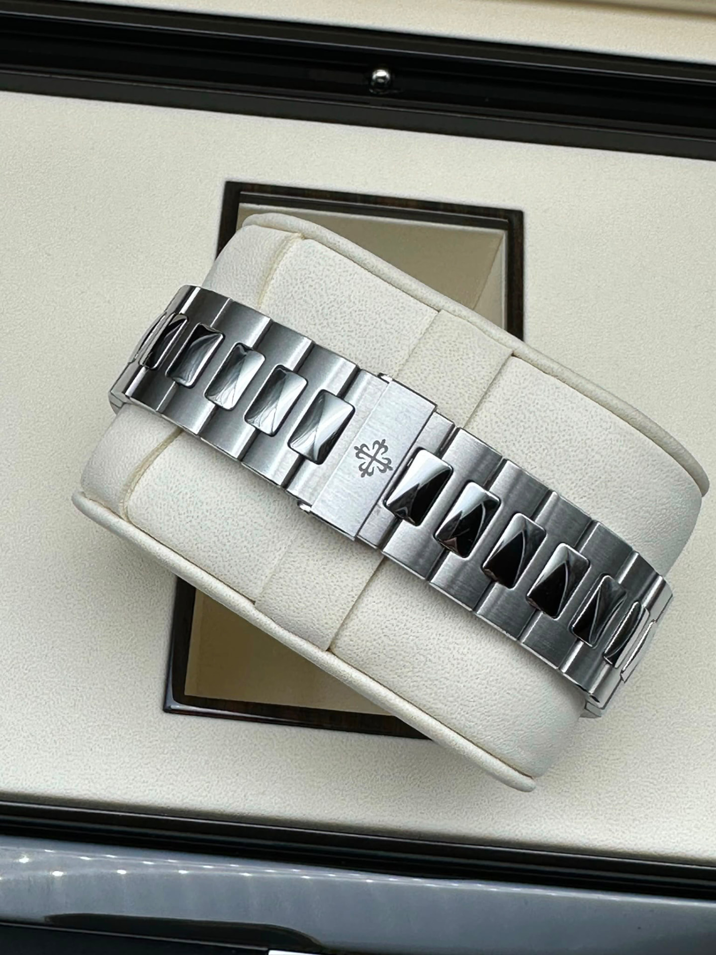 Patek Philippe Nautilus 5712/1A-001